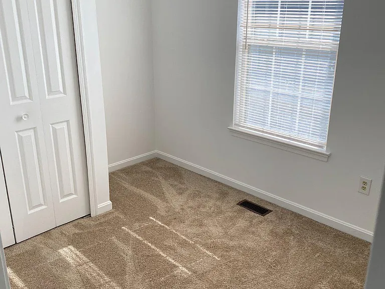 517 Kingdom Ct — Photo 15