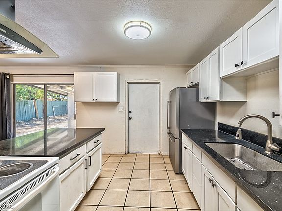 5th image of 3041 Harewood Ave