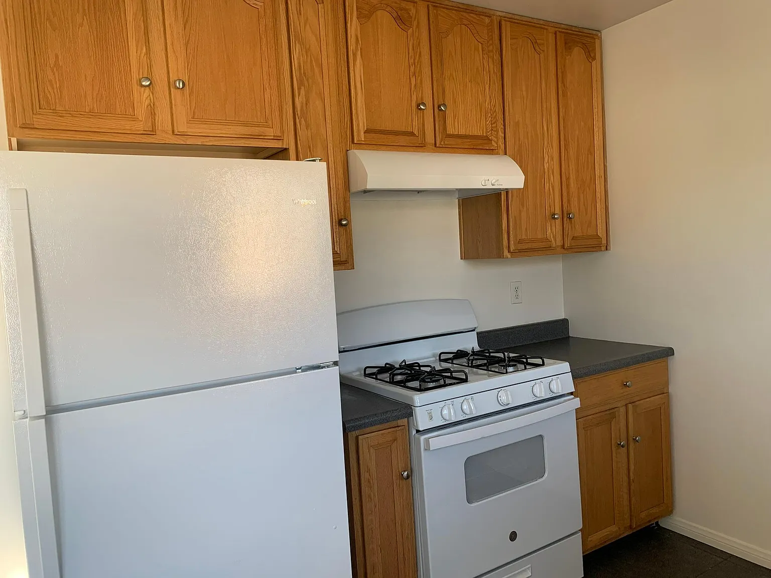2 bed, 800 sqft, $2,750 — Photo 1