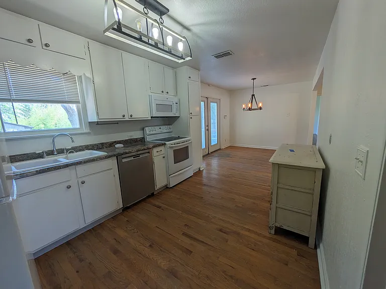 549 W Merriweather St — Photo 11