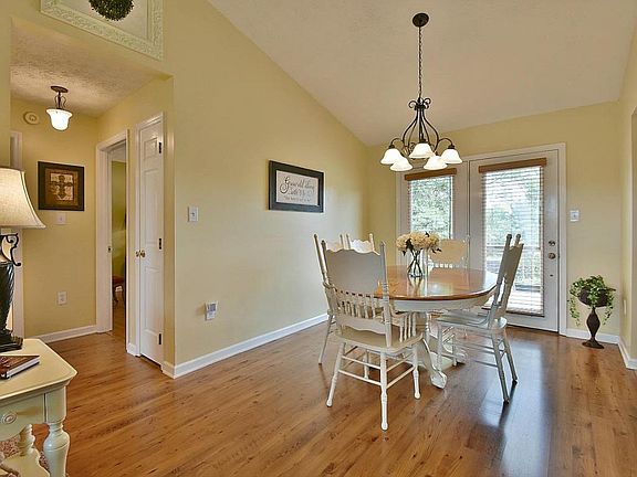 4th image of 669 Cattlemans Dr