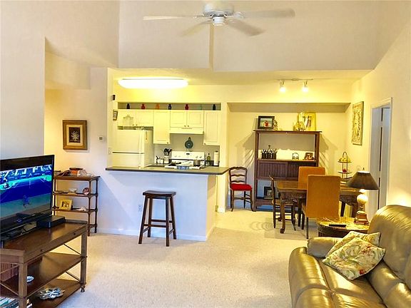 4th image of 5090 Fairways Cir Unit 304