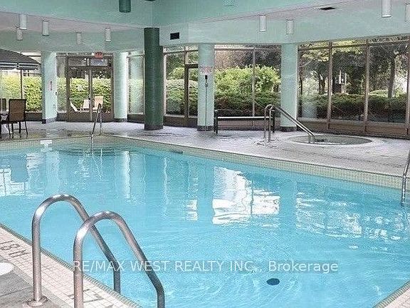 4th image of 7 Townsgate Dr #1408