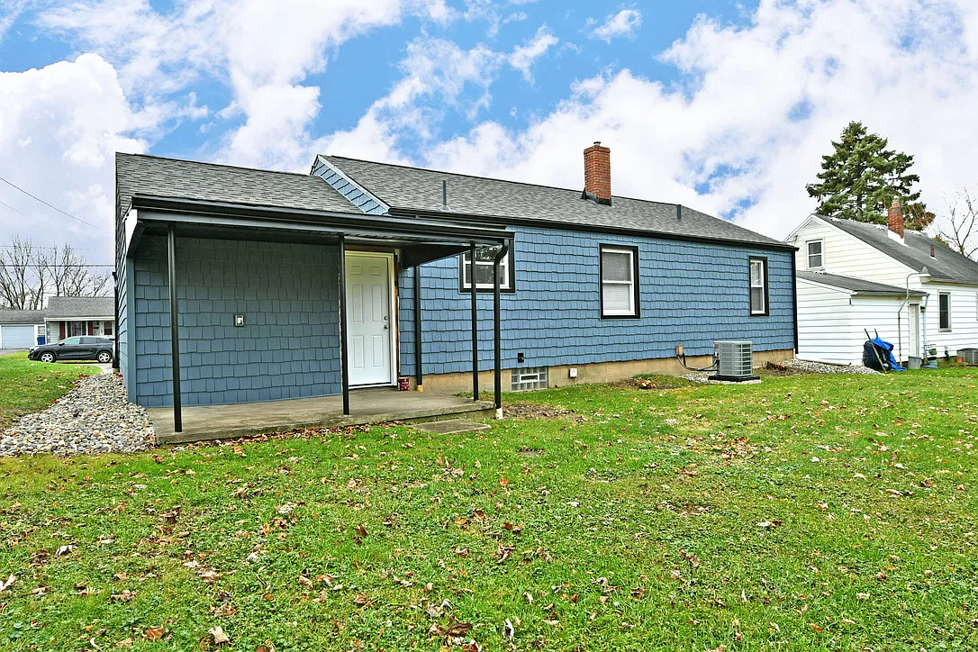 3 bed, 912 sqft, $1,500 — Photo 2