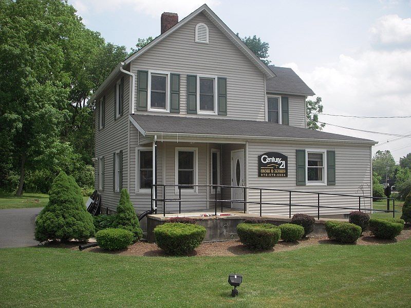 2nd image of 473 Route 206