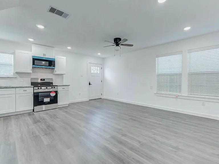 8218 Bigwood St #B — Photo 2