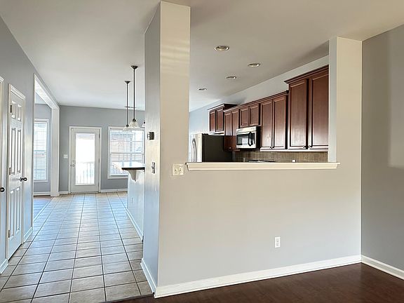 4th image of 4076 Sweetspire Dr