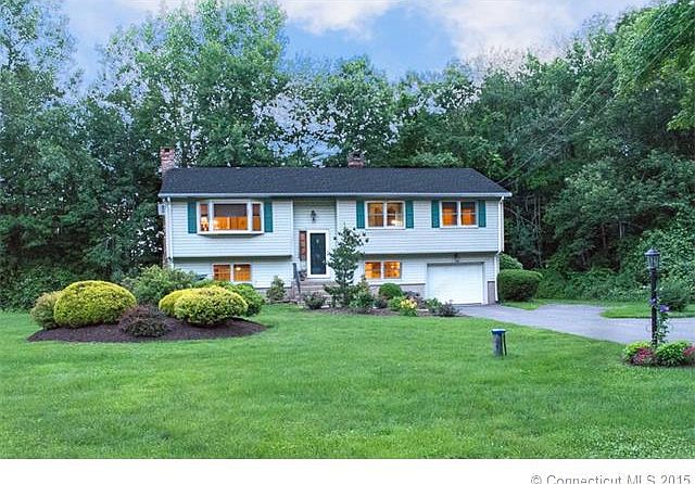 Beautifully Landscaped Fron...