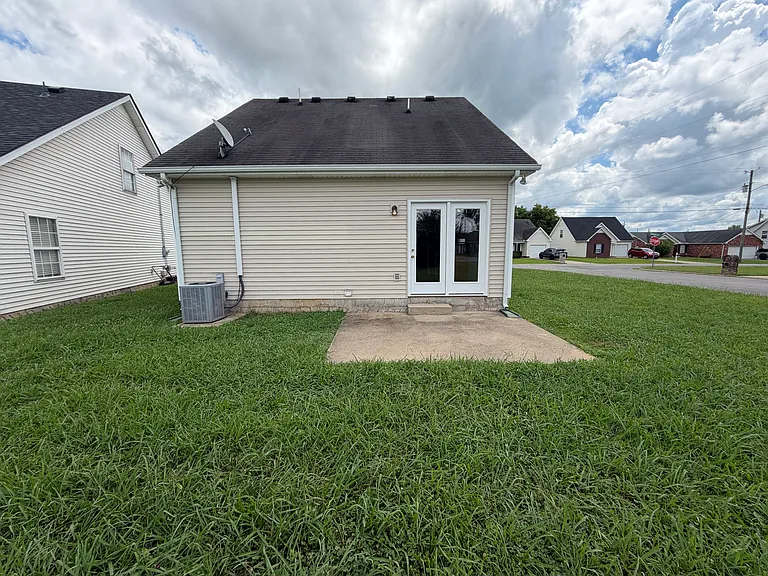 1217 Eastwoods Dr — Photo 16