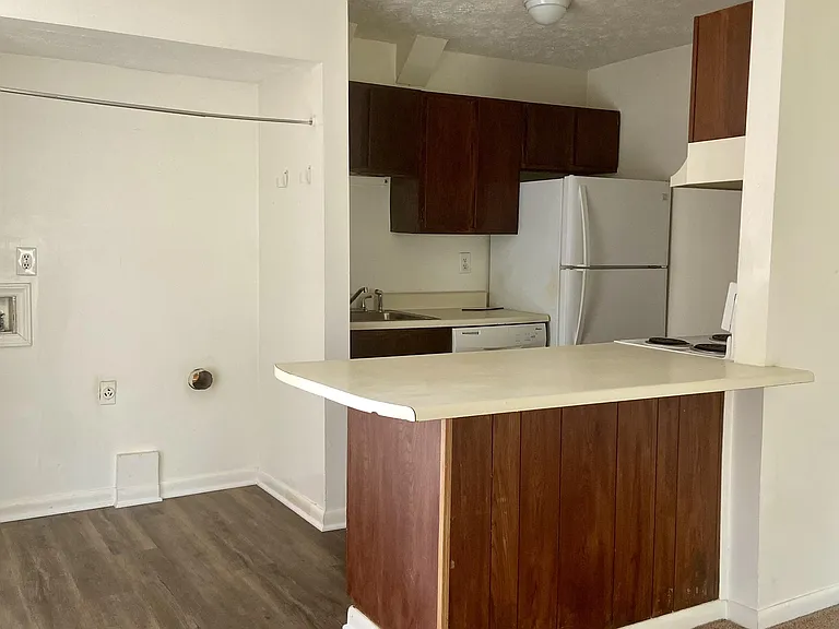 1122 Southwood Dr #3 — Photo 8
