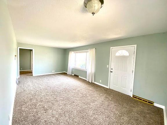 3rd image of 3034 S Euclid Ave