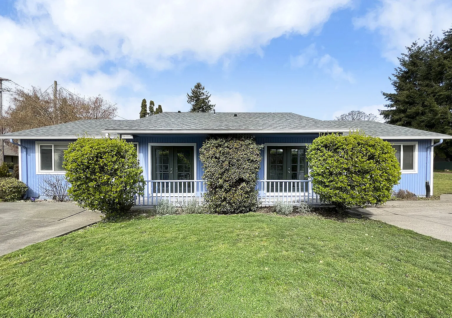 Hough Neighborhood Hidden Gem - 2 bed/1bath in Friendly Neighborhood — Photo 1