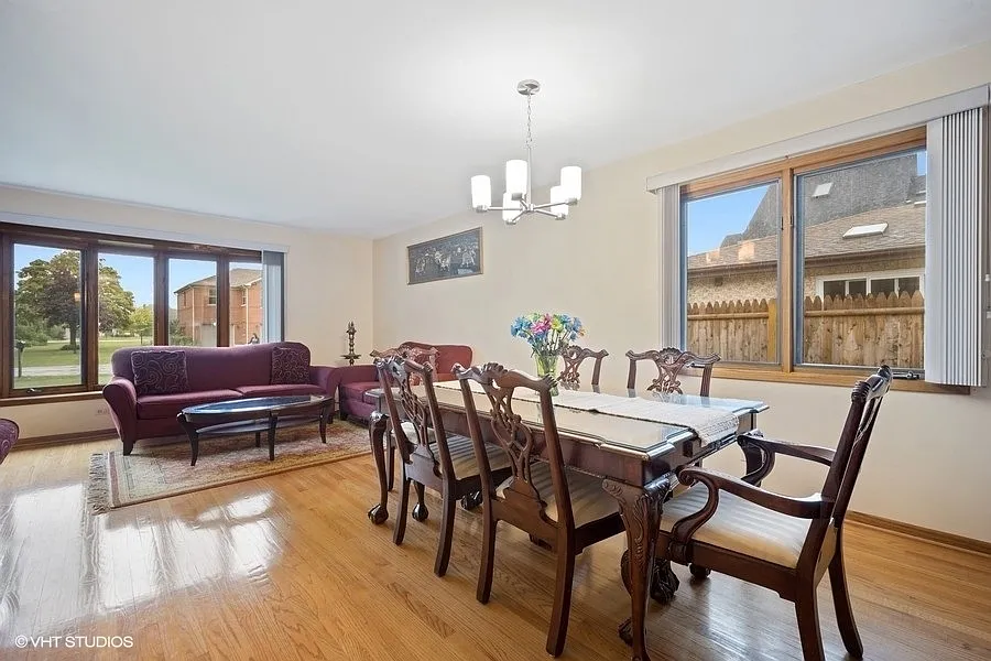4 bed, 1800 sqft, $2,500 — Photo 4