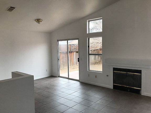 3rd image of 11371 Dartmouth Ct