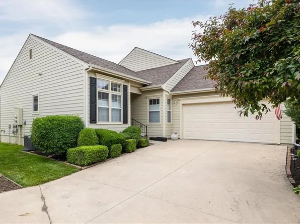 5819 Longleaf Dr, Lawrence, KS 66049