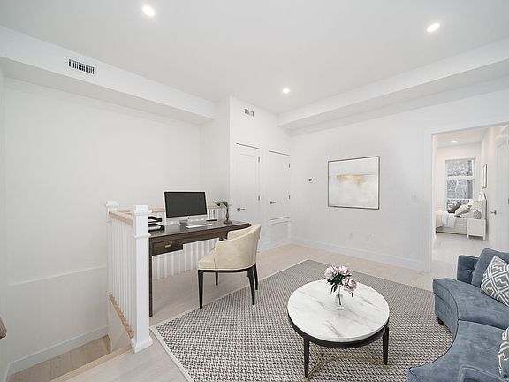 4th image of 302 Whiton St Floor 1