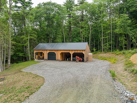 5th image of 886 Middle Road