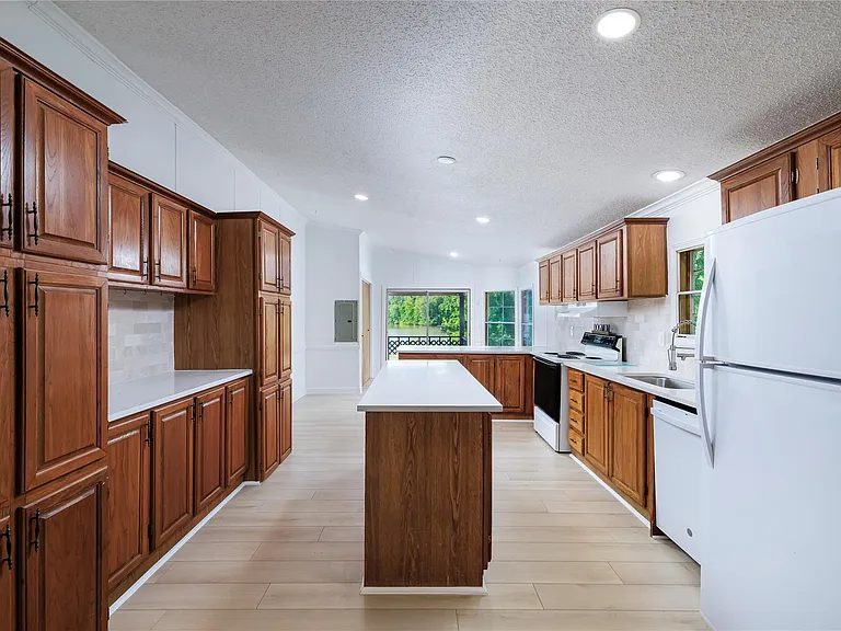 1579 Tara Dr — Photo 6