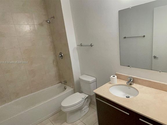 5th image of 1900 N Bayshore Dr APT 811