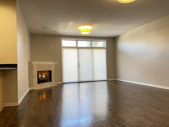 2nd image of 2151 W Roscoe St Unit 2E