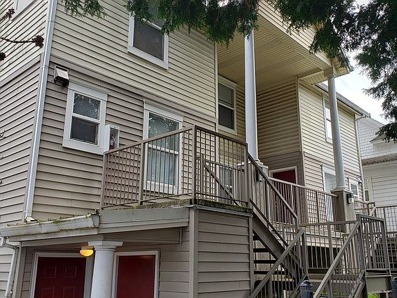 2nd image of 4071 N Mississippi Ave #E