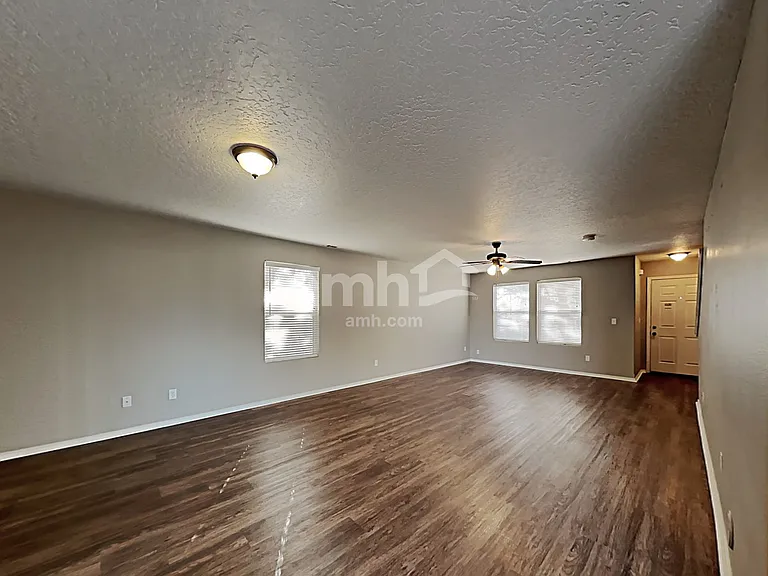 1038 N Cambrick Dr — Photo 6