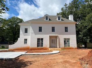 1300 Ferncliff Rd, Charlotte, NC 28211