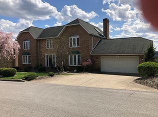 31 Fieldcrest Dr, Wheeling, WV 26003