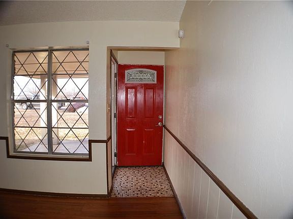3rd image of 2944 Hillcrest Ave