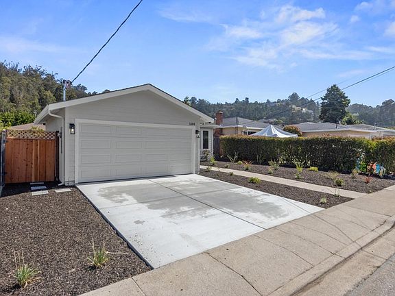 3rd image of 1384 Solano Dr