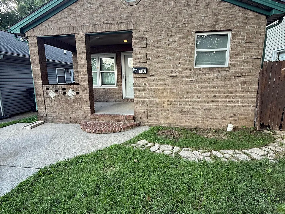 407 Ash St