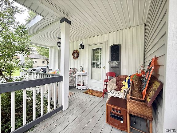 2nd image of 504 Brown St