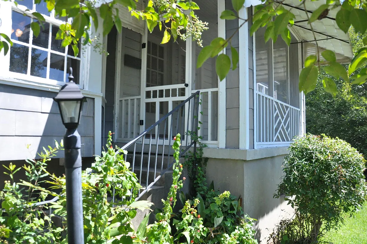 Building Photo - 1004 Riverview Dr