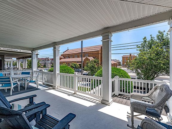 4th image of 1314 Wesley Ave #1