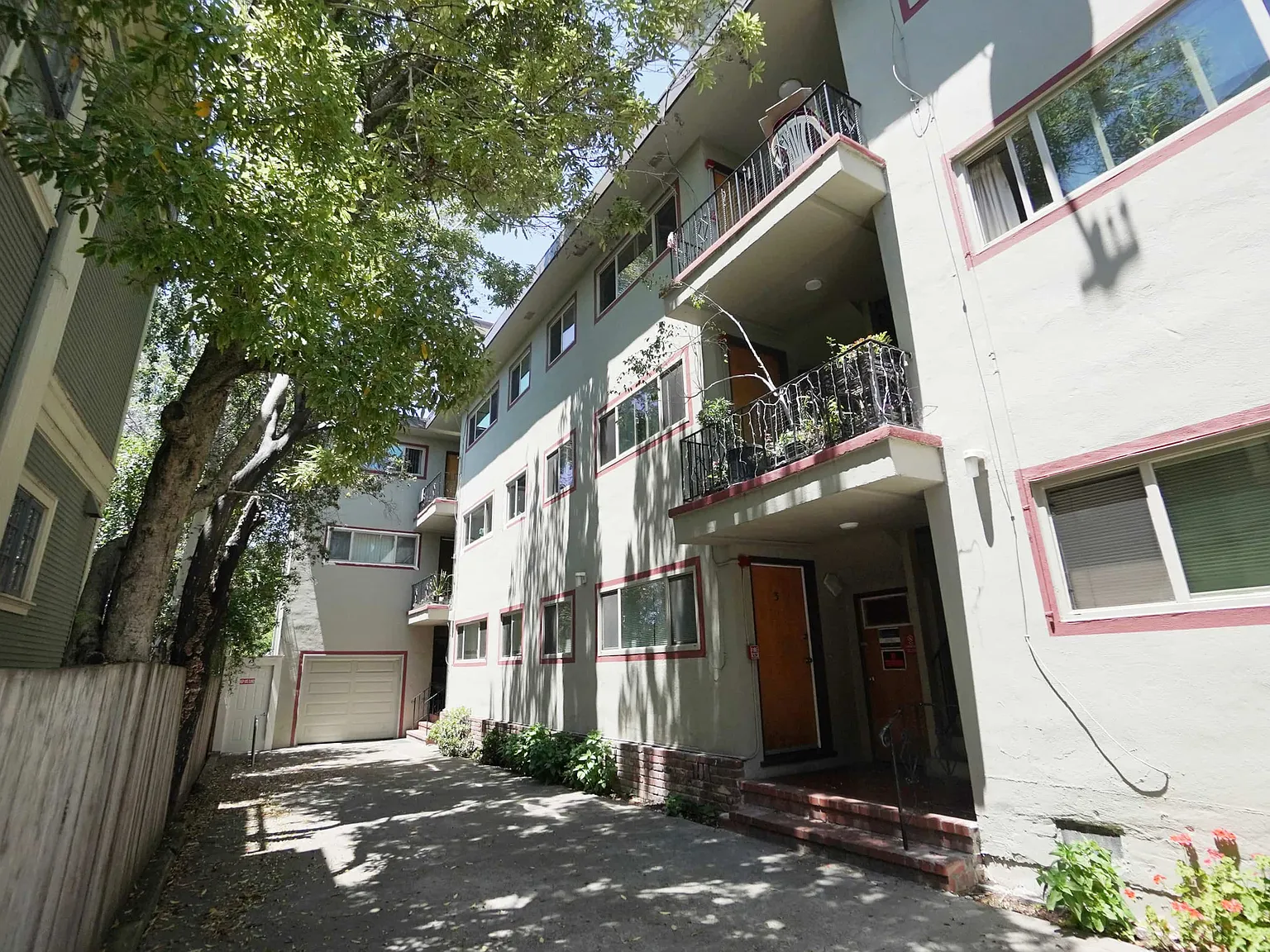 2732 Benvenue Ave. — Photo 2