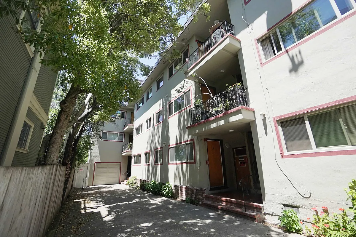 Building Photo - 2732 Benvenue Ave