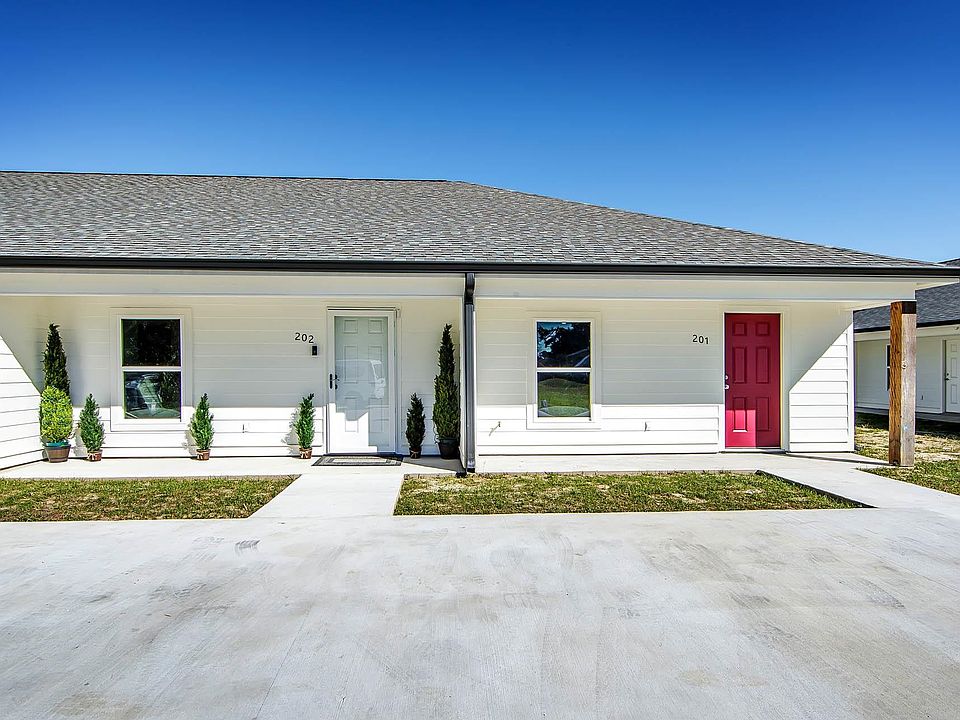 1st image of 1300 Lafourche Dr #302