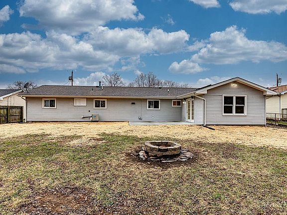 3rd image of 908 Brookwood Dr