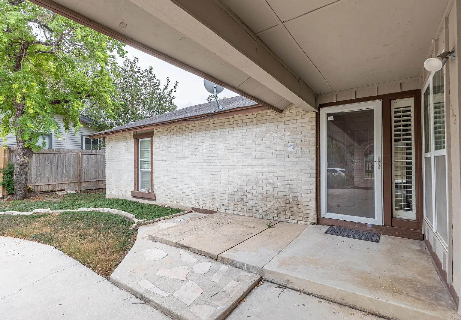 3 bed, 2.0 bath, 1499 sqft, $1,700 — Photo 3