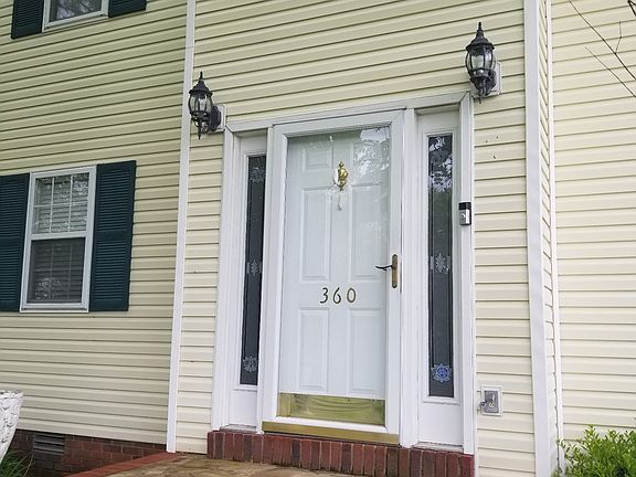 3rd image of 360 Fox Run Ln