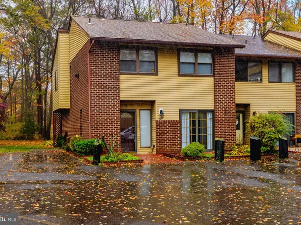 8 Laurel Ct, Deptford, NJ 08096