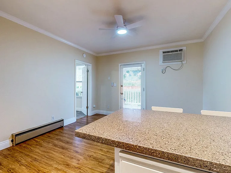 1133 Edwards St — Photo 8
