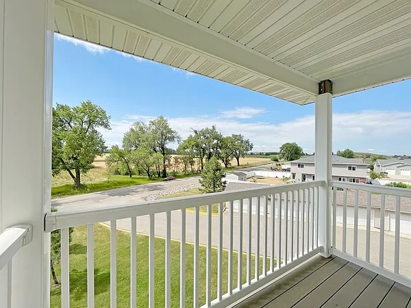Elk Pointe Apartments — Photo 9