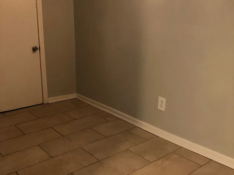 669 Boulevard NE #10 — Photo 3