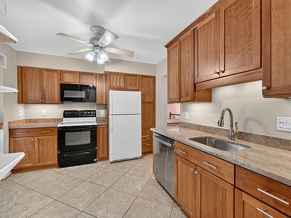 3rd image of 5619 Ridge View Dr #1