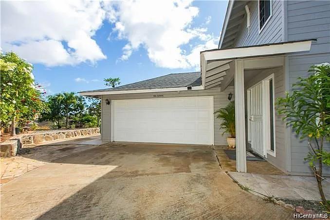 Photo 2 of 23 - 91-1001 Kupekala St - Ewa Beach, HI Building Photo - 91-1001 Kupekala St