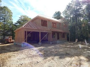 7 Ormond Pl, Shirley, NY 11967