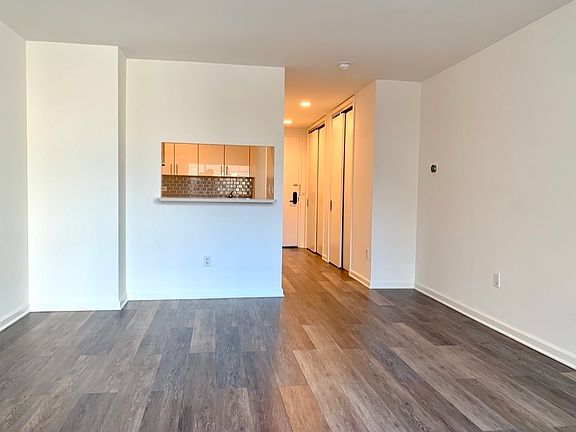 5th image of 520 W 43rd St APT 4E