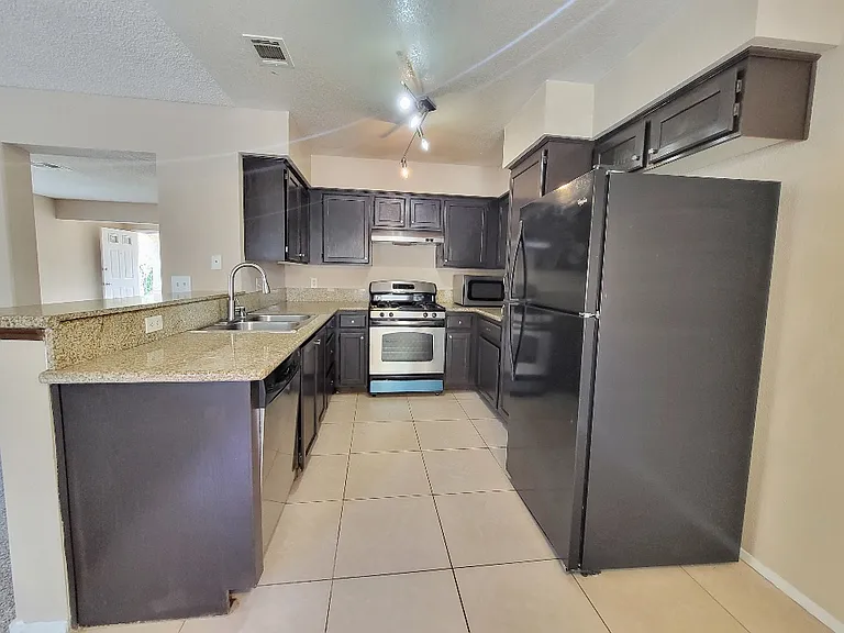9404 Hershey Ln — Photo 4