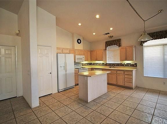 5th image of 26822 Saratoga Dr